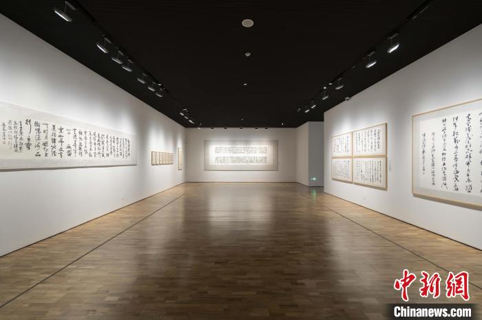 “壮游与长歌——莫言/王振 两块砖墨讯特展”。　上海龙美术馆 供图