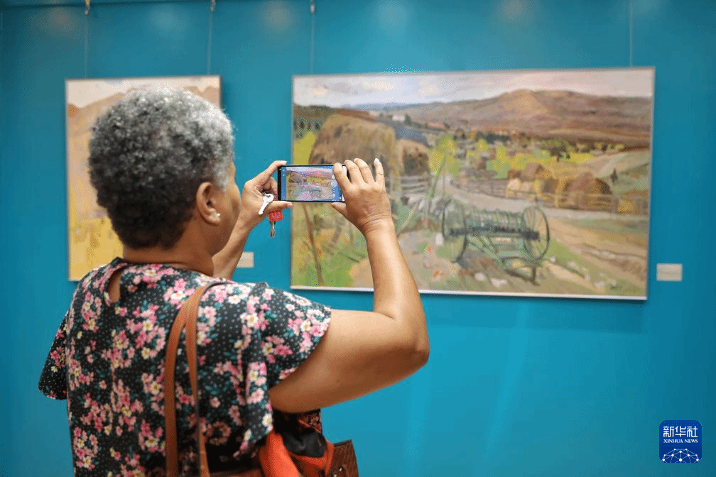 “和美新疆——中国油画写生作品展”在斐济开展