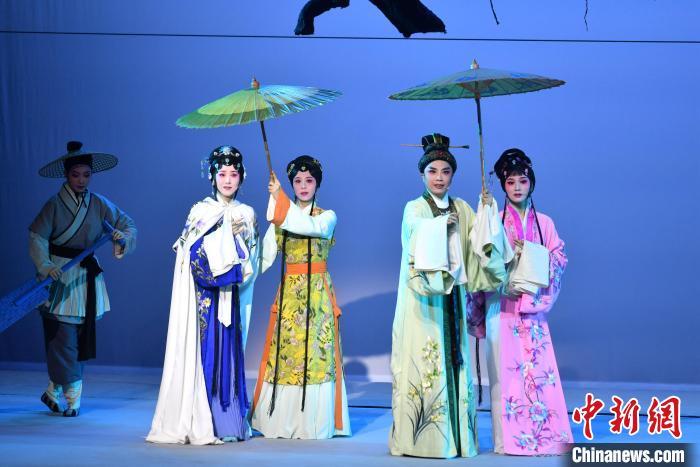 优秀剧目《唐琬》在福州芳华剧院上演。　吕明 摄