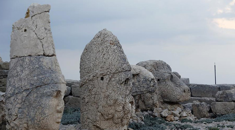土耳其内姆鲁特山上的陵墓遗迹