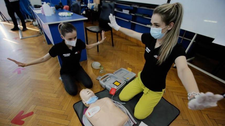 罗马尼亚举行救护培训迎接“救护日”