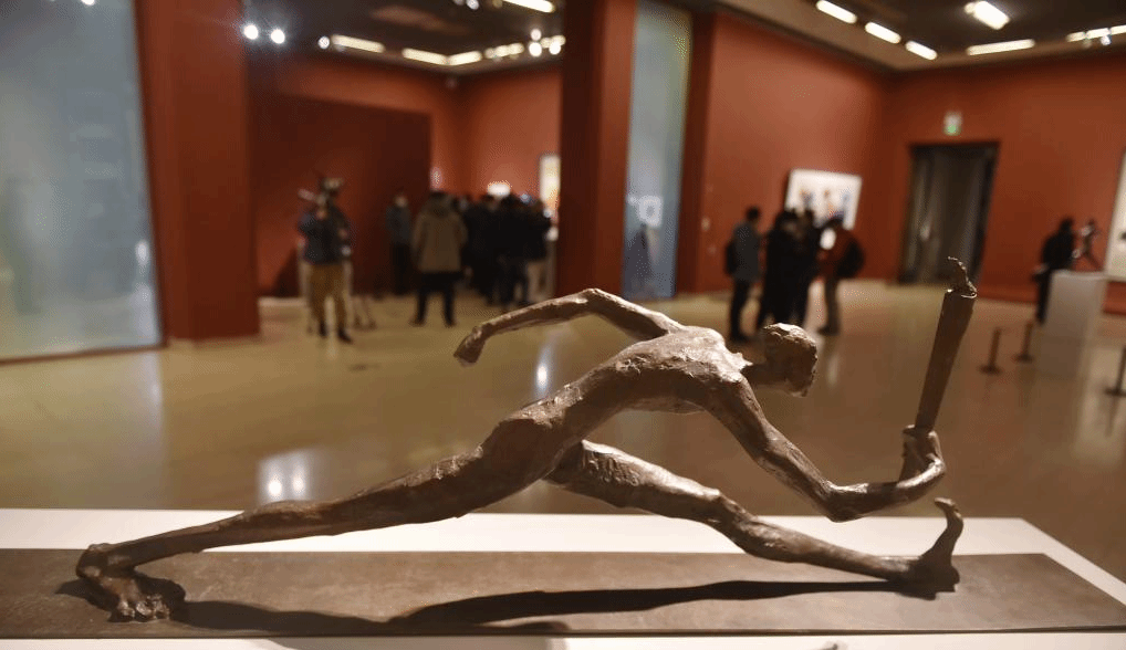 “迎冬奥·美在逐梦”中国美术馆藏体育题材美术作品展在京开幕