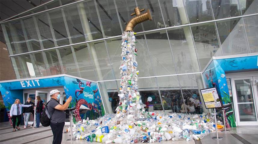 多伦多：环保艺术装置呼吁关注塑料污染