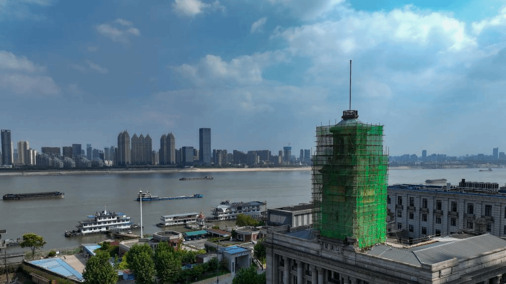湖北武汉：江汉关钟楼进行保护修缮