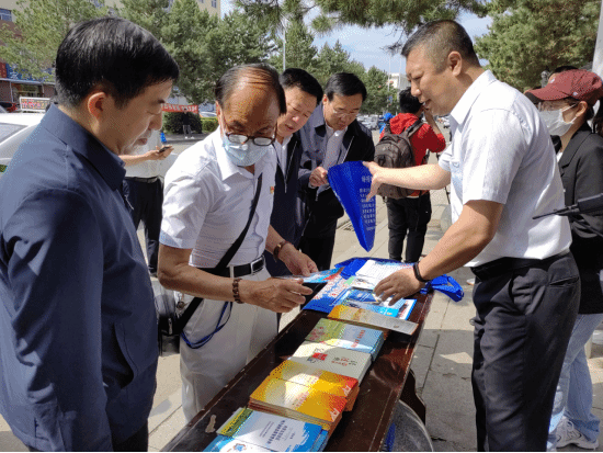 内蒙古乌兰浩特市反邪教协会开展反邪教警示宣传活动