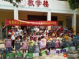 广西防城港市在平江村小学开展反邪教宣传