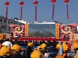 广西柳城县借助仫佬族乡成立20周年庆典开展反邪教宣传