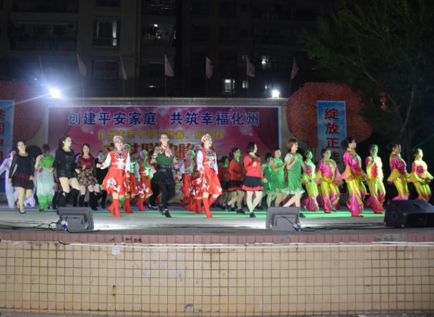 广东茂名市开展反邪教宣传和走访送温暖活动
