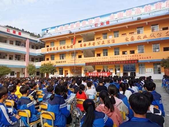 广西南丹县反邪教法治宣传走进瑶乡学校