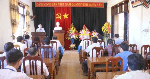 越南一中学校长练习“法轮功”受到党纪政务处分
