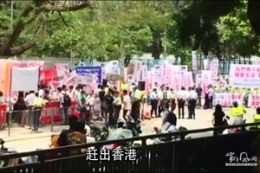 26日实拍香港市民街头抵制法轮功之六